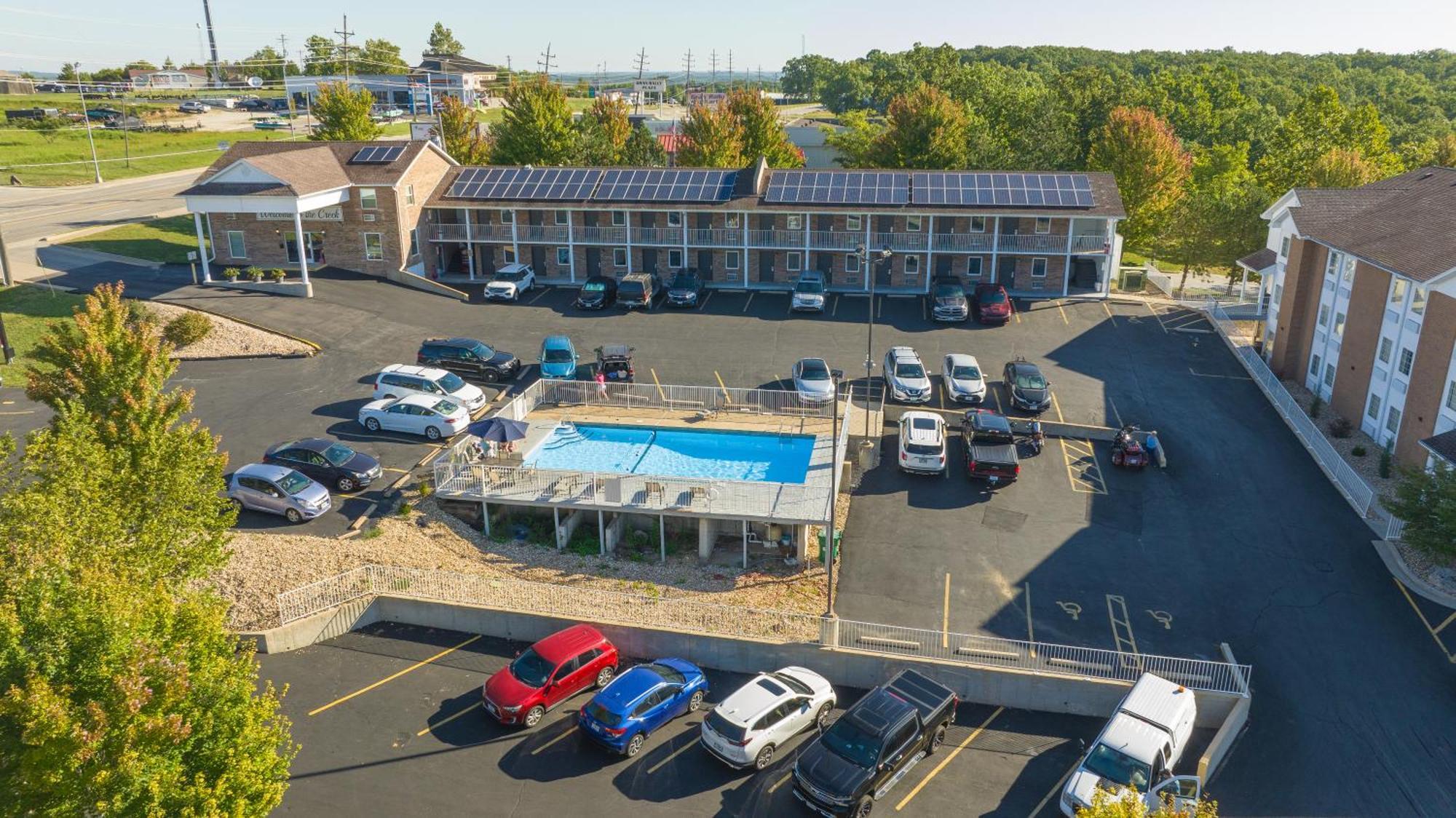 Schmidt'S Creek Hotel Osage Beach Exterior photo